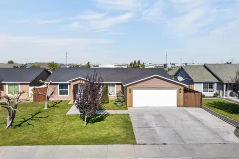 3805 Estrella Dr, Pasco, WA 99301