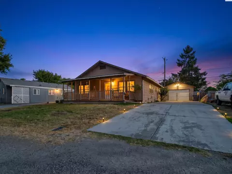 92 Jadwin Ave, Richland, WA 99352
