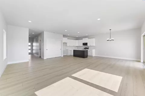 Living - 5816 Redtail Dr, Pasco, WA 99301 photo 3 of 9