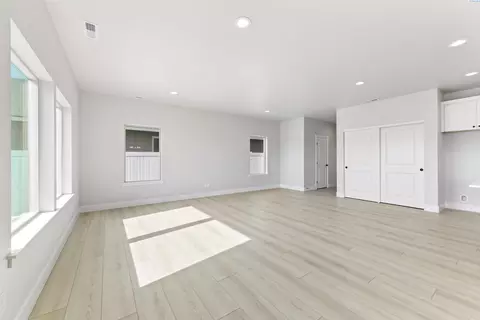 Living - 5816 Redtail Dr, Pasco, WA 99301 photo 5 of 9