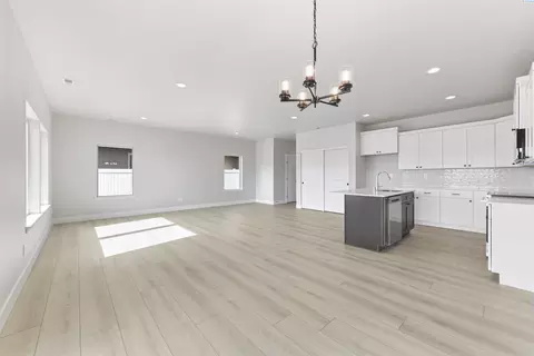 Living - 5816 Redtail Dr, Pasco, WA 99301 photo 4 of 9