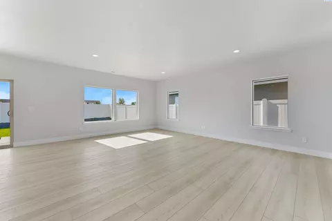 Living - 5816 Redtail Dr, Pasco, WA 99301 photo 8 of 9