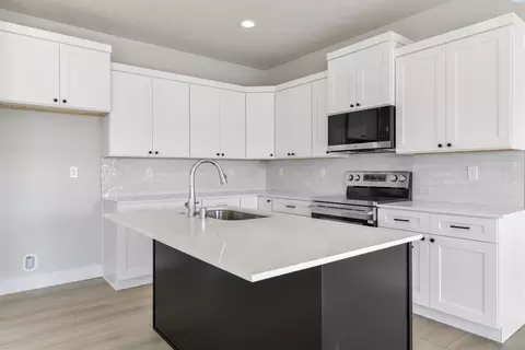 Kitchen - 5816 Redtail Dr, Pasco, WA 99301 photo 1 of 3