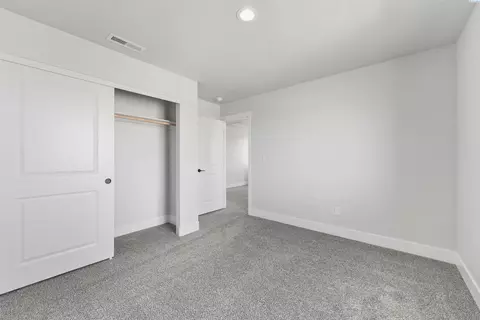 Bedroom - 5816 Redtail Dr, Pasco, WA 99301 photo 2 of 5