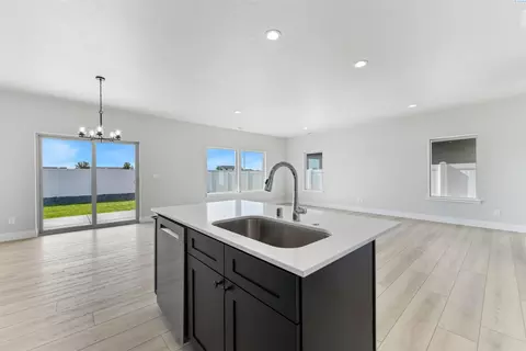 Kitchen - 5816 Redtail Dr, Pasco, WA 99301 photo 3 of 3