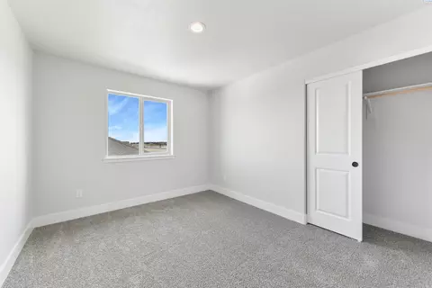 Bedroom - 5816 Redtail Dr, Pasco, WA 99301 photo 3 of 5