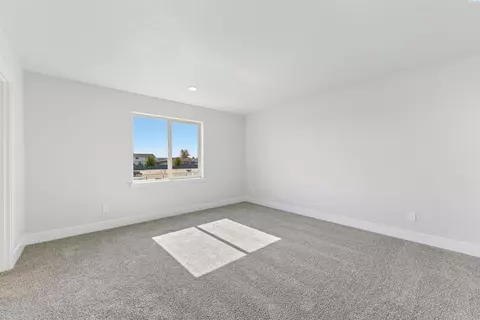 Bedroom - 5816 Redtail Dr, Pasco, WA 99301 photo 5 of 5