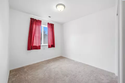 Bedroom - 1438 SW Lost Trl, Pullman, WA 99163 photo 4 of 4