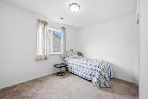 Bedroom - 1438 SW Lost Trl, Pullman, WA 99163 photo 3 of 4