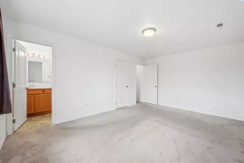 Bedroom - 1438 SW Lost Trl, Pullman, WA 99163 photo 2 of 4