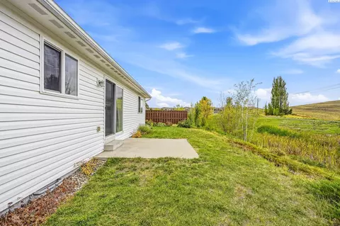 Exterior - 1438 SW Lost Trl, Pullman, WA 99163 photo 6 of 8
