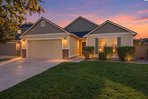 5821 W 17th Ave, Kennewick, WA 99338