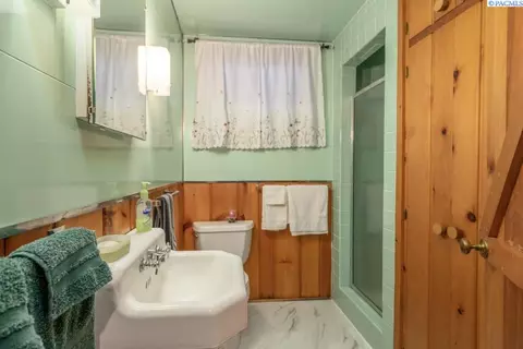 Bath - 415 SE Water St, Pullman, WA 99163 photo 3 of 3