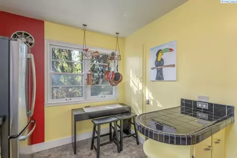 Kitchen - 415 SE Water St, Pullman, WA 99163 photo 4 of 4
