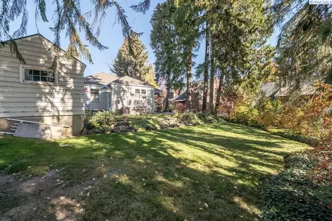 Exterior - 415 SE Water St, Pullman, WA 99163 photo 5 of 12