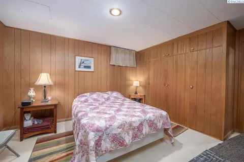 Bedroom - 415 SE Water St, Pullman, WA 99163 photo 3 of 3