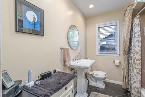Bath - 415 SE Water St, Pullman, WA 99163 photo 1 of 3