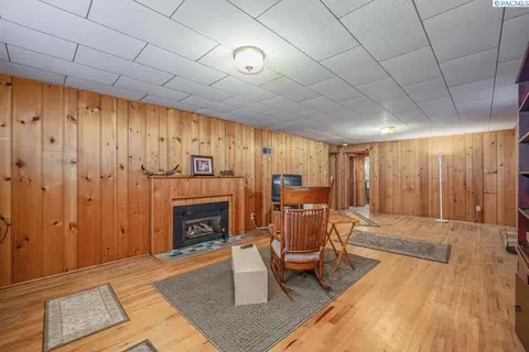 Living - 415 SE Water St, Pullman, WA 99163 photo 4 of 4