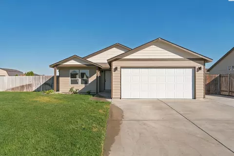 6209 Panther Ln, Pasco, WA 99301