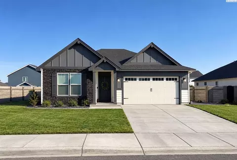 8214 Cardinal Peak St, West Richland, WA 99353