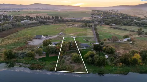 64209 E Grover Pr NE, West Richland, WA 99353