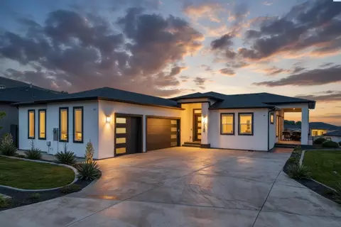 5658 S Newport Pl, Kennewick, WA 99337