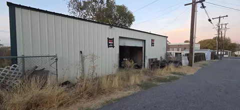 Exterior - 9 W 3rd Ave, Kennewick, WA 99338 photo 3 of 6