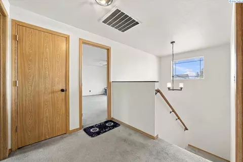 Entry Way - 4617 Muris Ln, Pasco, WA 99301 photo 2 of 2
