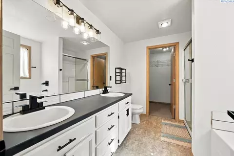 Bath - 4617 Muris Ln, Pasco, WA 99301 photo 3 of 3