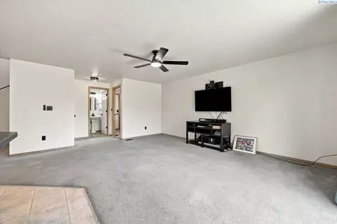 Living - 4617 Muris Ln, Pasco, WA 99301 photo 6 of 6