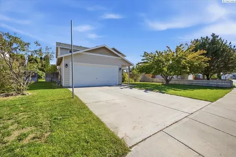 Exterior - 4617 Muris Ln, Pasco, WA 99301 photo 2 of 6