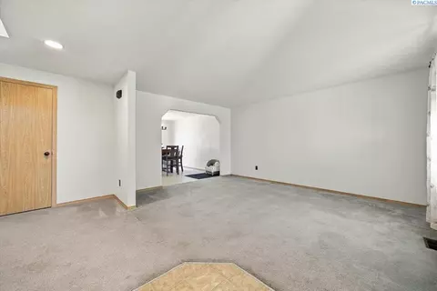 Living - 4617 Muris Ln, Pasco, WA 99301 photo 1 of 6