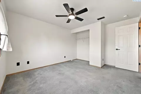 Bedroom - 4617 Muris Ln, Pasco, WA 99301 photo 5 of 9