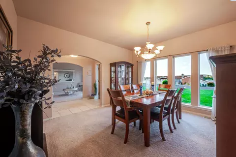 Dining - 4425 W Riverhaven St, Pasco, WA 99301 photo 2 of 3