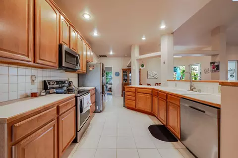 Kitchen - 4425 W Riverhaven St, Pasco, WA 99301 photo 2 of 2