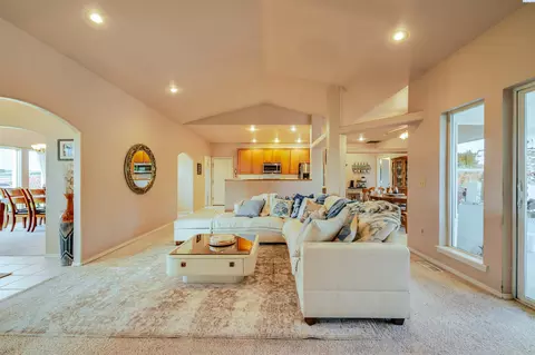 Living - 4425 W Riverhaven St, Pasco, WA 99301 photo 2 of 3