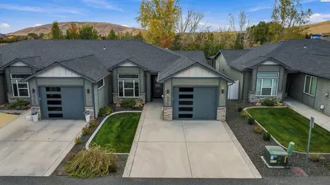 2770 Friesian Ct, West Richland, WA 99353