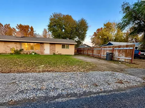1911 S 1909 S Beech St, Kennewick, WA 99337