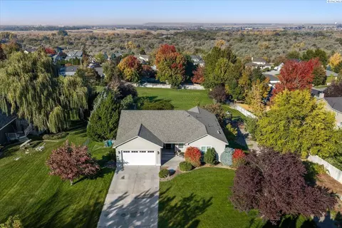 210 Windwood Ln, Richland, WA 99352