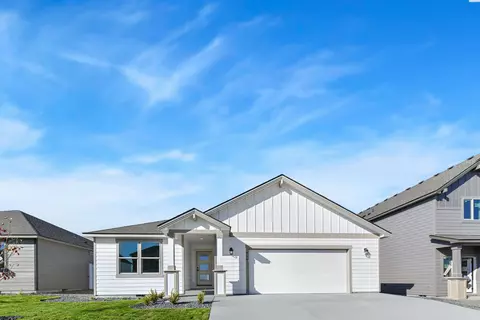 716 Honeylicious St, Richland, WA 99352