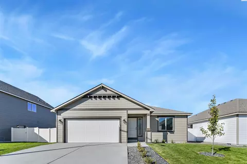 722 Honeylicious St, Richland, WA 99352