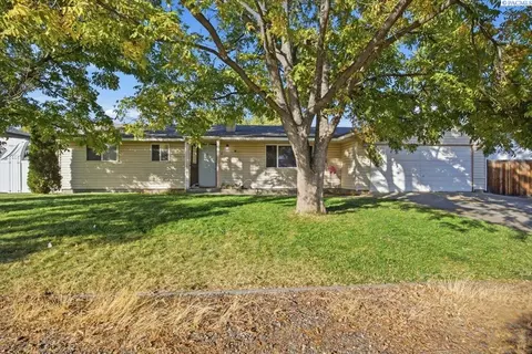 6105 W Melville Rd, Pasco, WA 99301