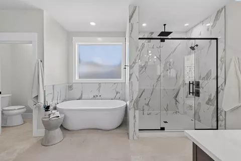 Bath - 7708 Allison Ct, Pasco, WA 99301 photo 2 of 5