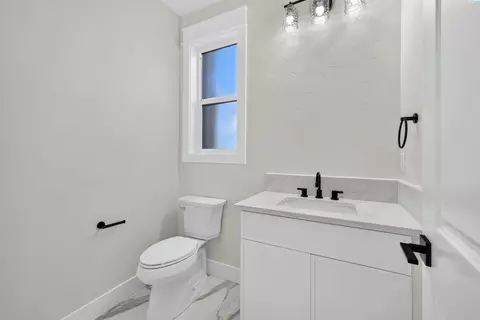 Bath - 7708 Allison Ct, Pasco, WA 99301 photo 4 of 5