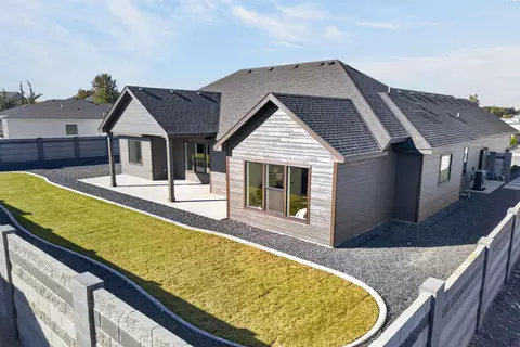 Exterior - 7708 Allison Ct, Pasco, WA 99301 photo 3 of 3