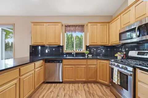 Kitchen - 5504 Coolidge Ct, Pasco, WA 99301 photo 3 of 4