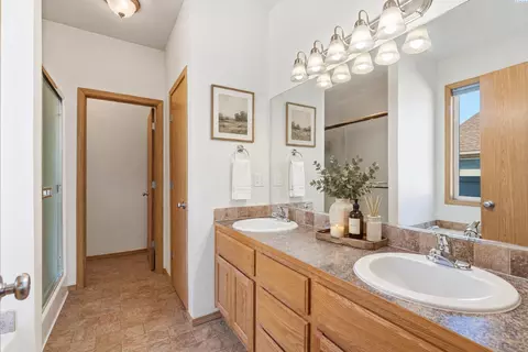 Bath - 5504 Coolidge Ct, Pasco, WA 99301 photo 1 of 4