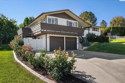 4243 King Dr, West Richland, WA 99353