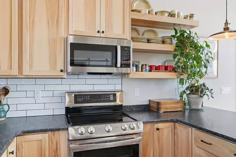Kitchen - 915 Brown Rd, Pullman, WA 99163 photo 5 of 6