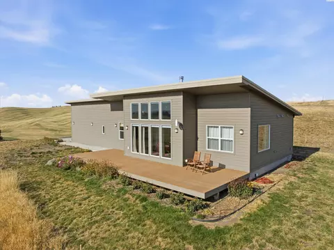 Exterior - 915 Brown Rd, Pullman, WA 99163 photo 4 of 7